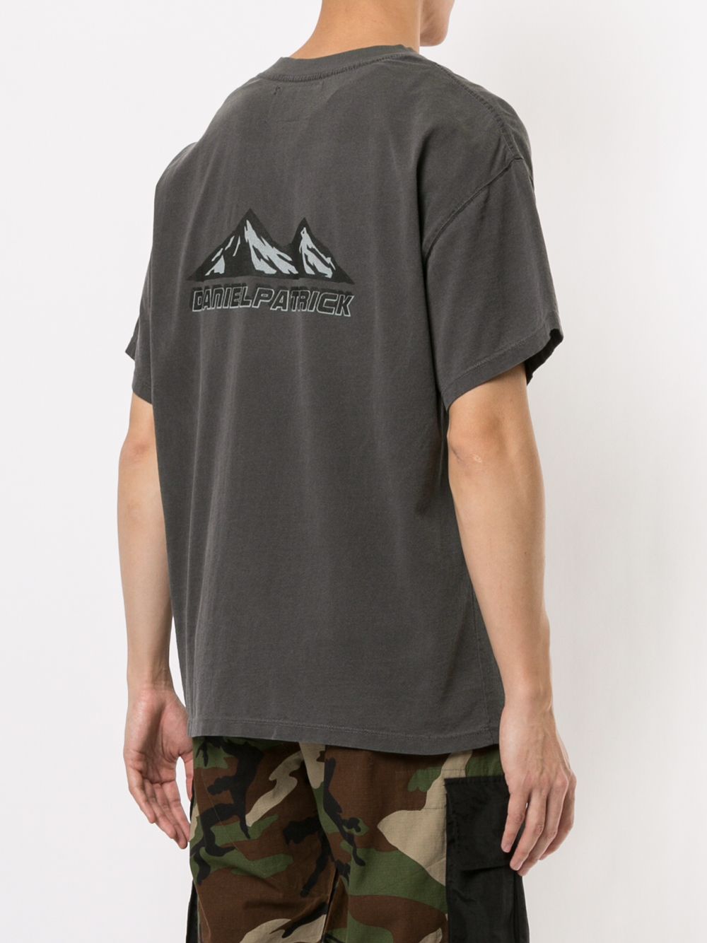 фото Daniel Patrick rear logo print boxy T-shirt