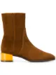 الصورة 1 من Stuart Weitzman بوت كاحل بكعب متباين اللون
