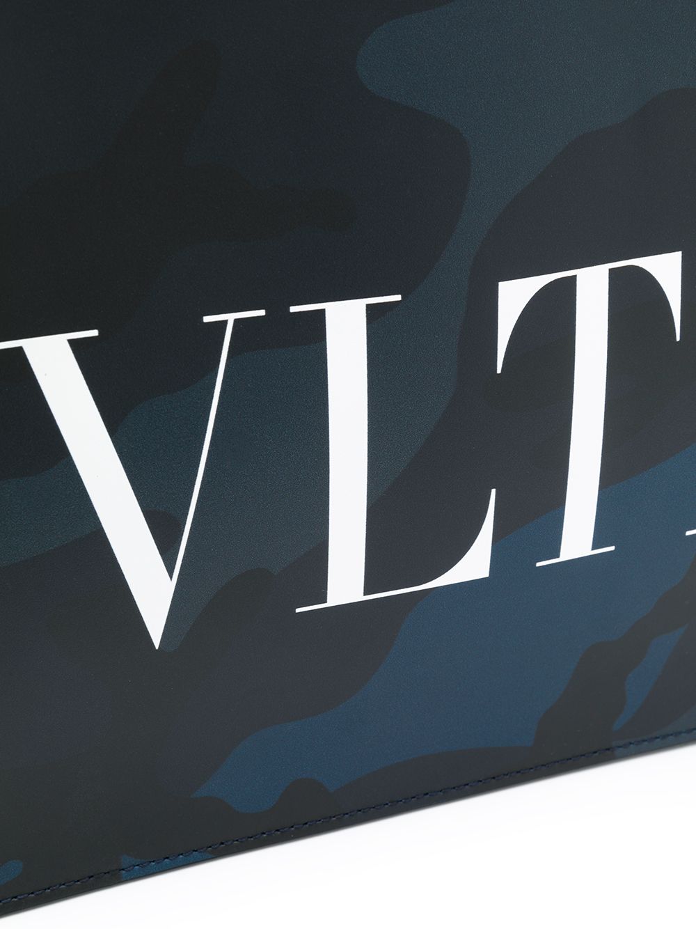 фото Valentino камуфляжный клатч с логотипом vltn