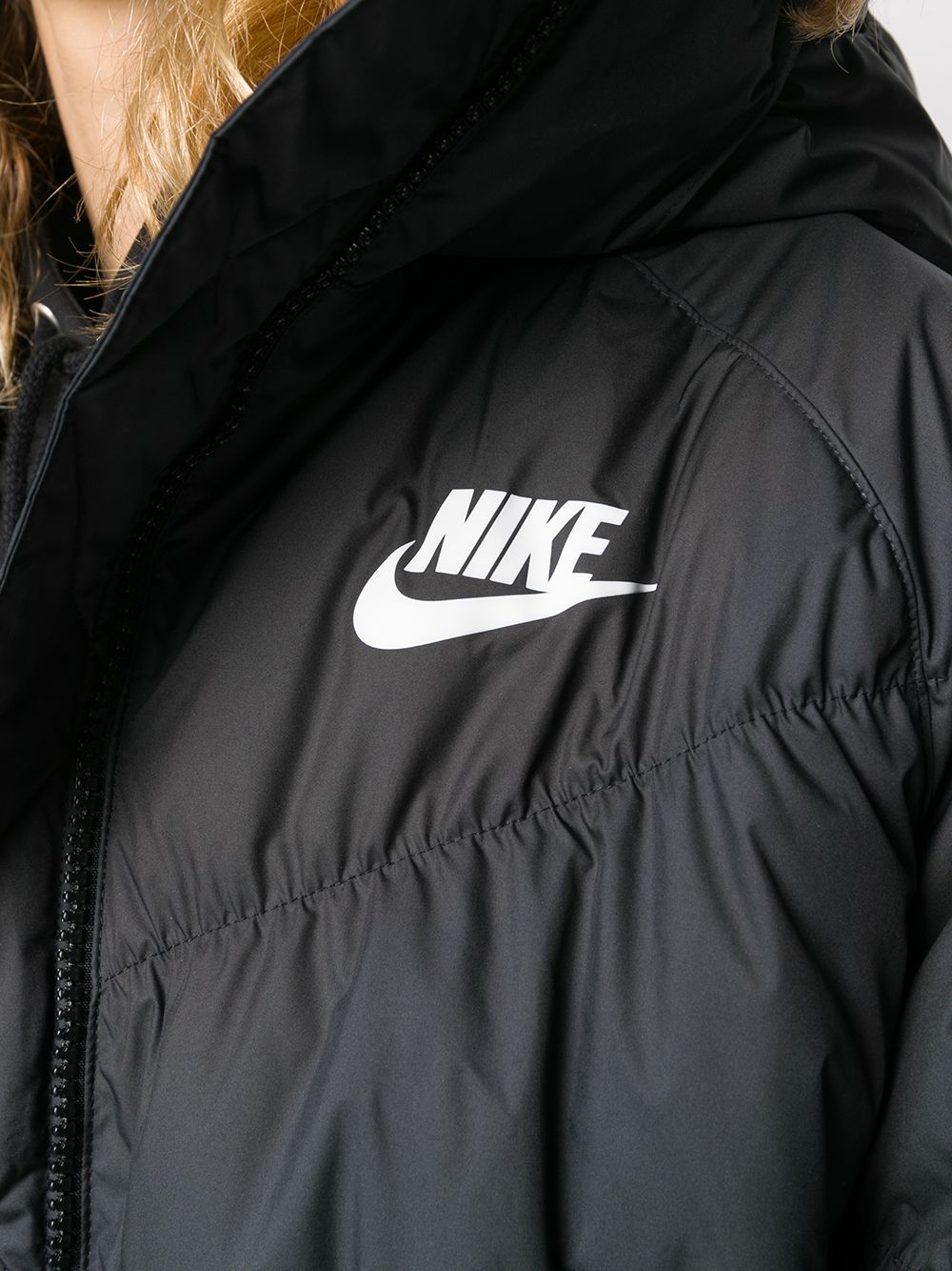 фото Nike длинный пуховик с логотипом