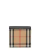 الصورة 2 من Burberry محفظة كاروهات قابلة للطي