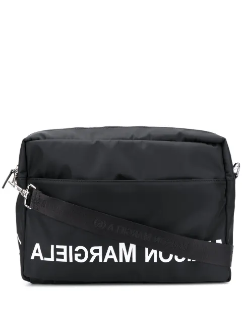 MM6 Maison Margiela حقيبة حاسوب بشعار ماركة مقلوب