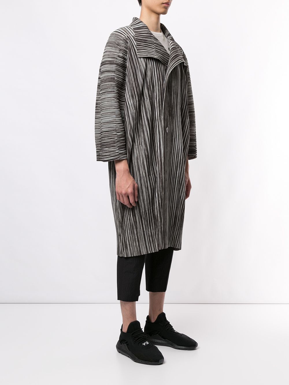 фото Homme plissé issey miyake плиссированное пальто в полоску