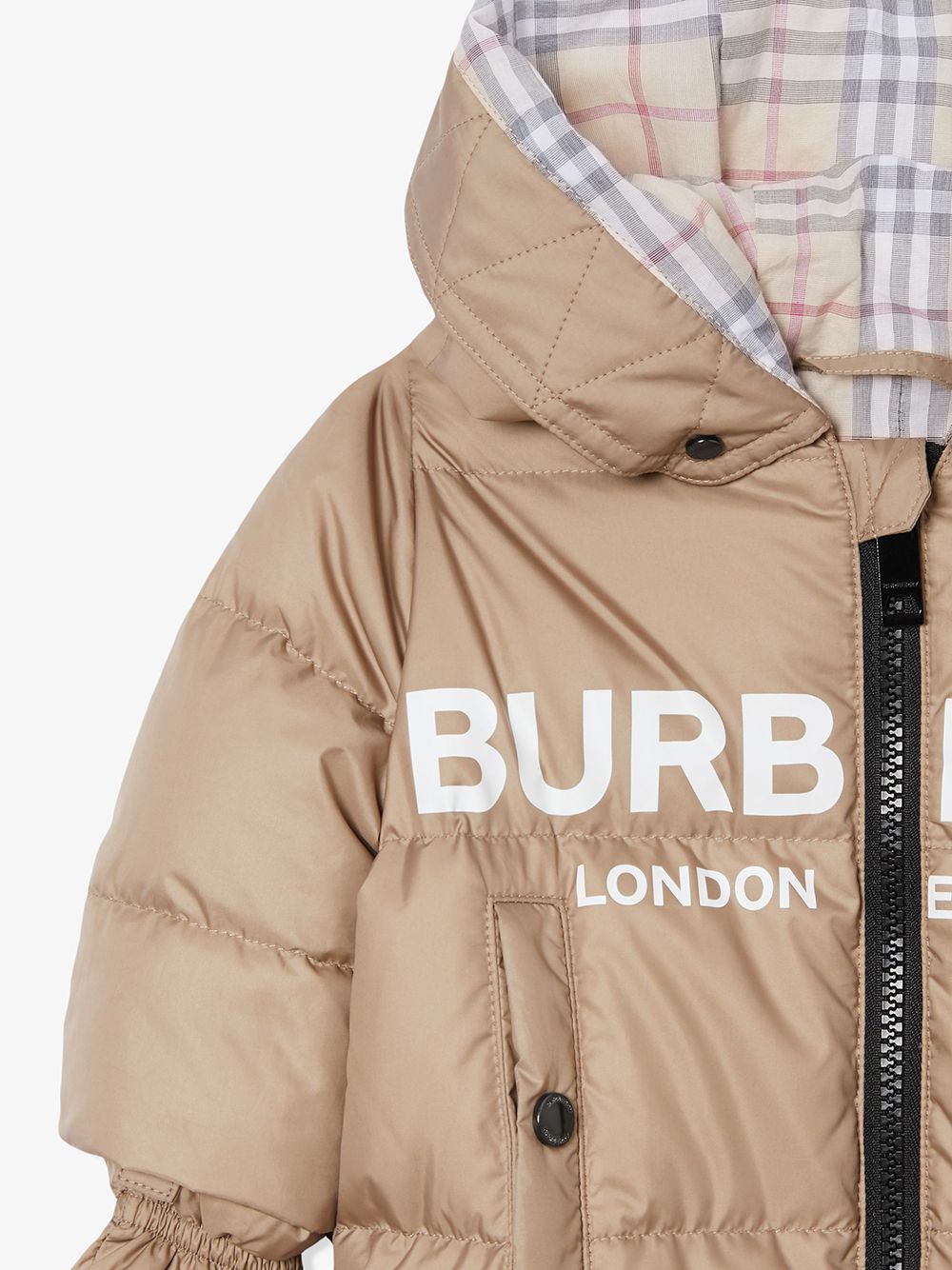 фото Burberry kids дутый комбинезон с логотипом