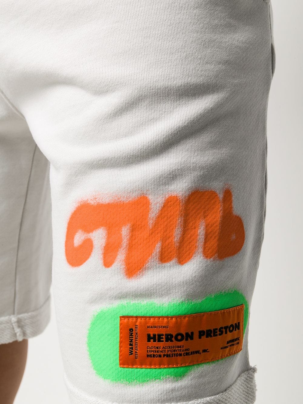 фото Heron preston шорты с принтом граффити