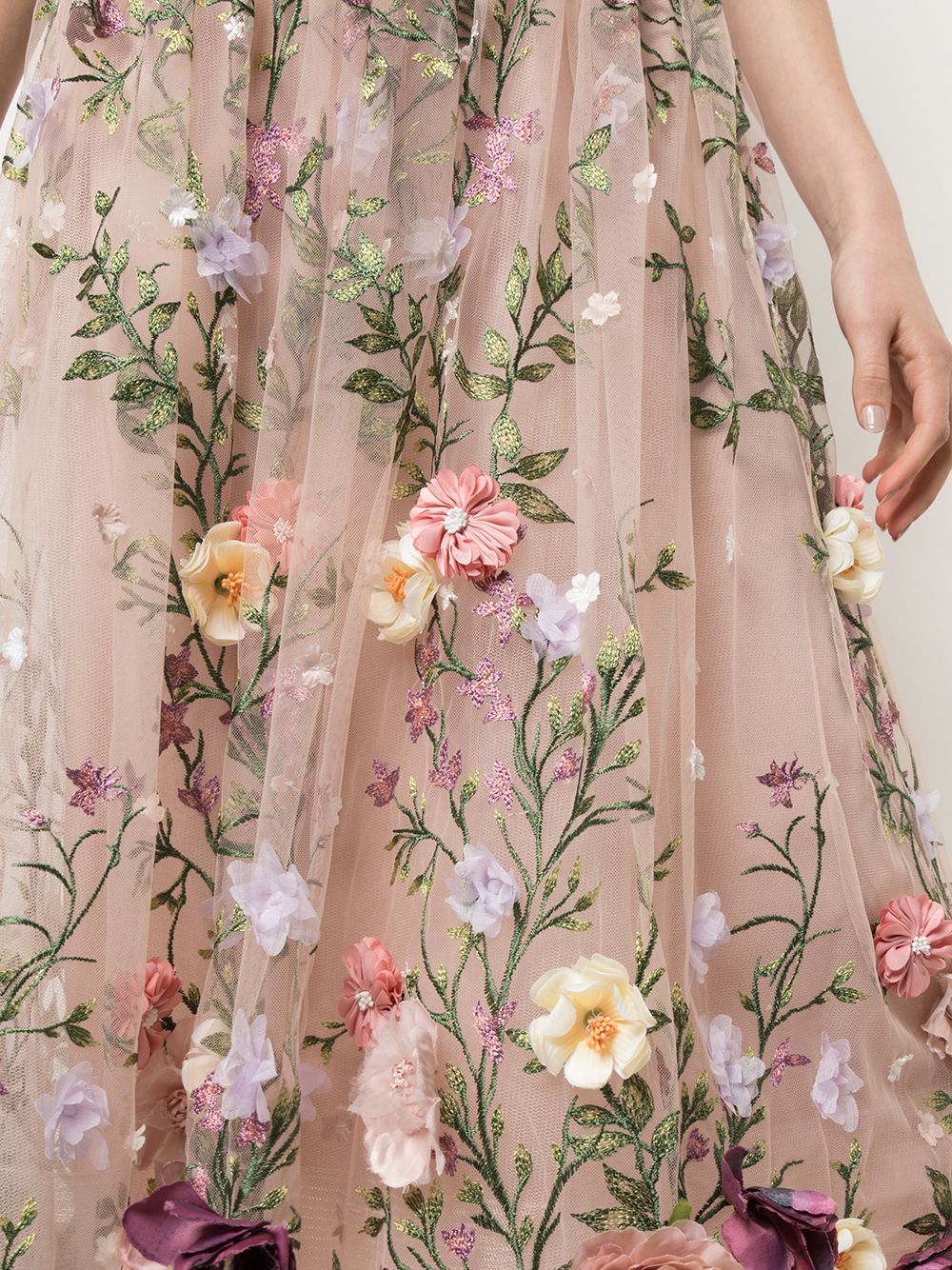 фото Marchesa notte вечернее платье миди с цветочной аппликацией
