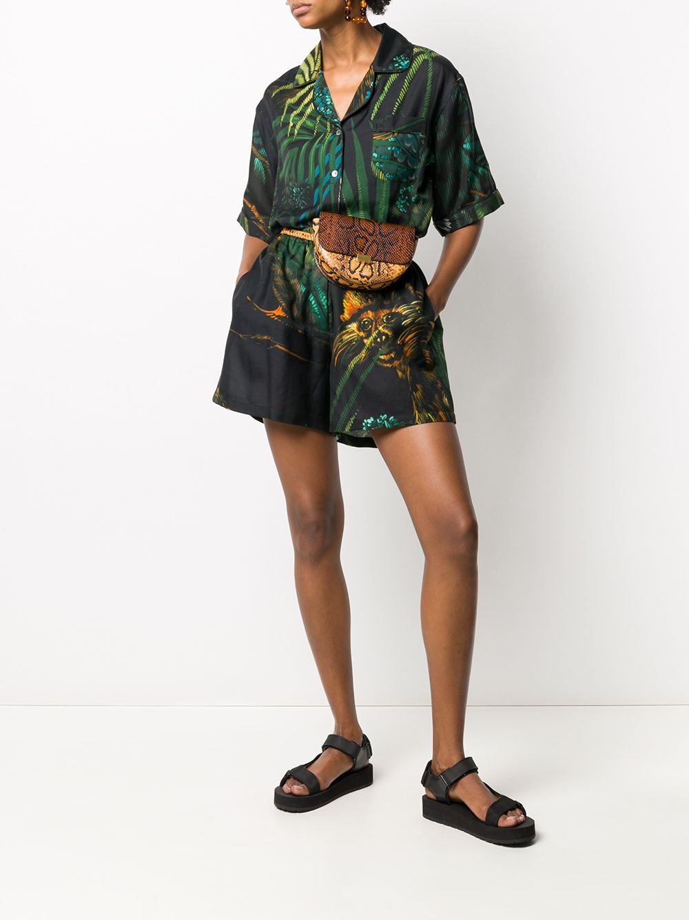 фото Alanui monkey jungle print shorts