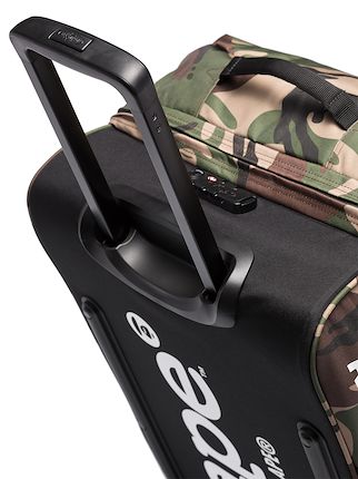 EASTPAK X AAPE TRANVERZ HLDLL CAMO展示图