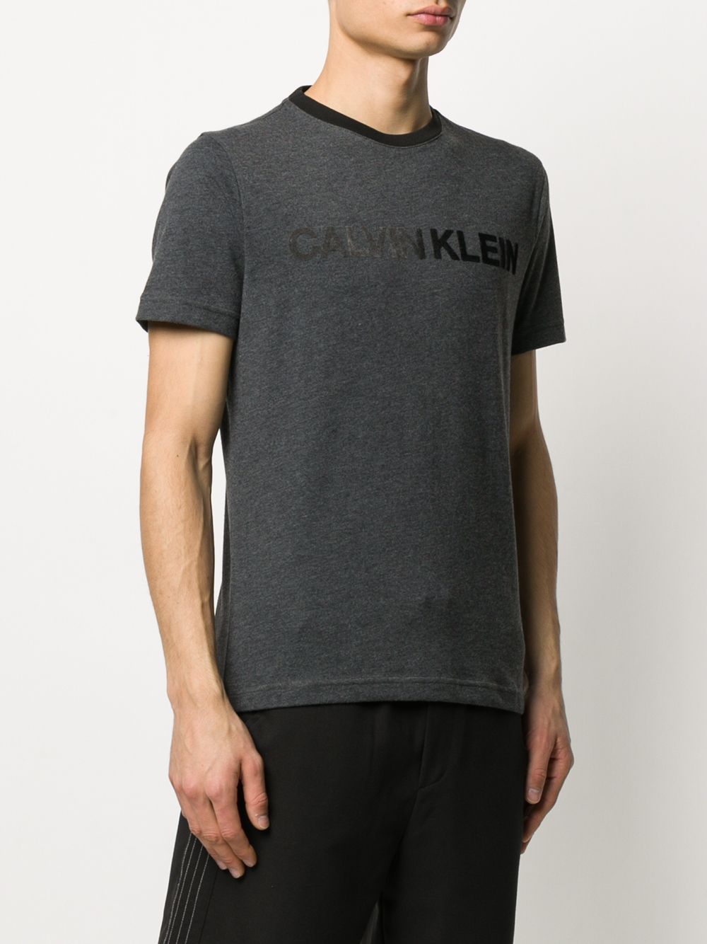 фото Calvin klein футболка с фактурным логотипом