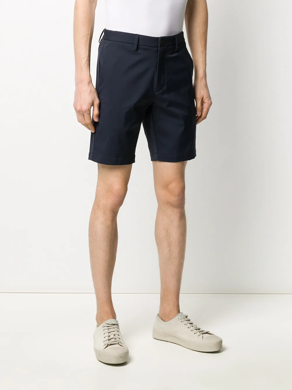 фото Theory zaine chino shorts