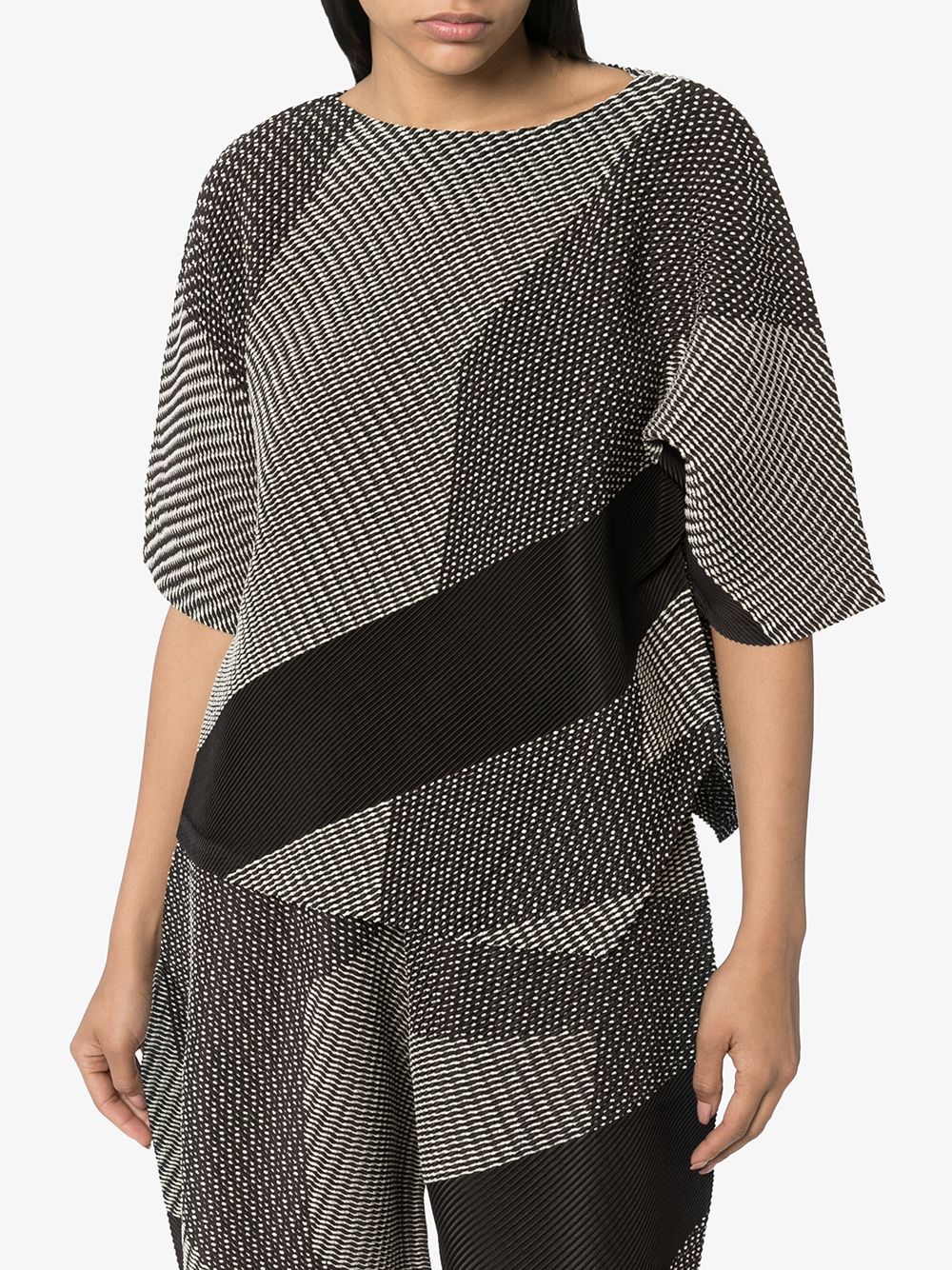 фото Issey miyake топ из джерси с круглым вырезом и принтом