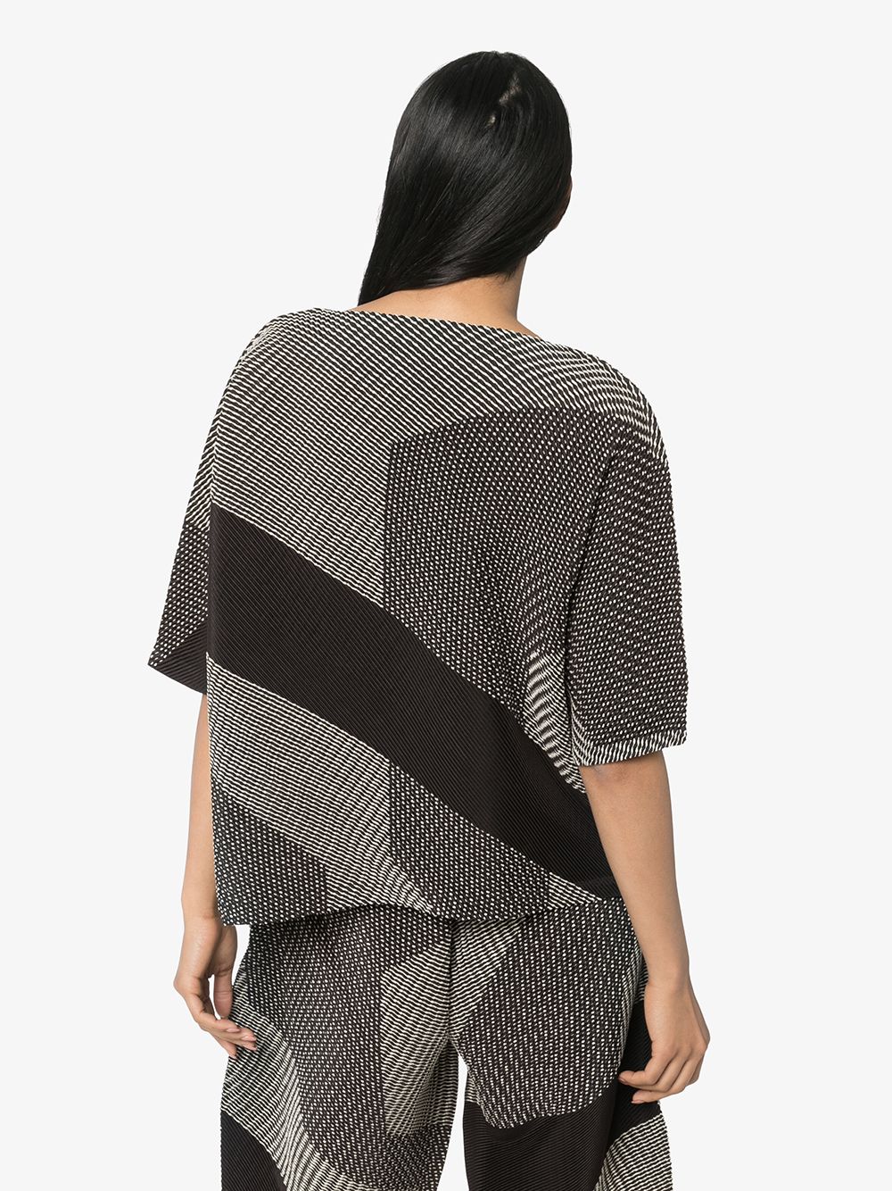 фото Issey miyake топ из джерси с круглым вырезом и принтом