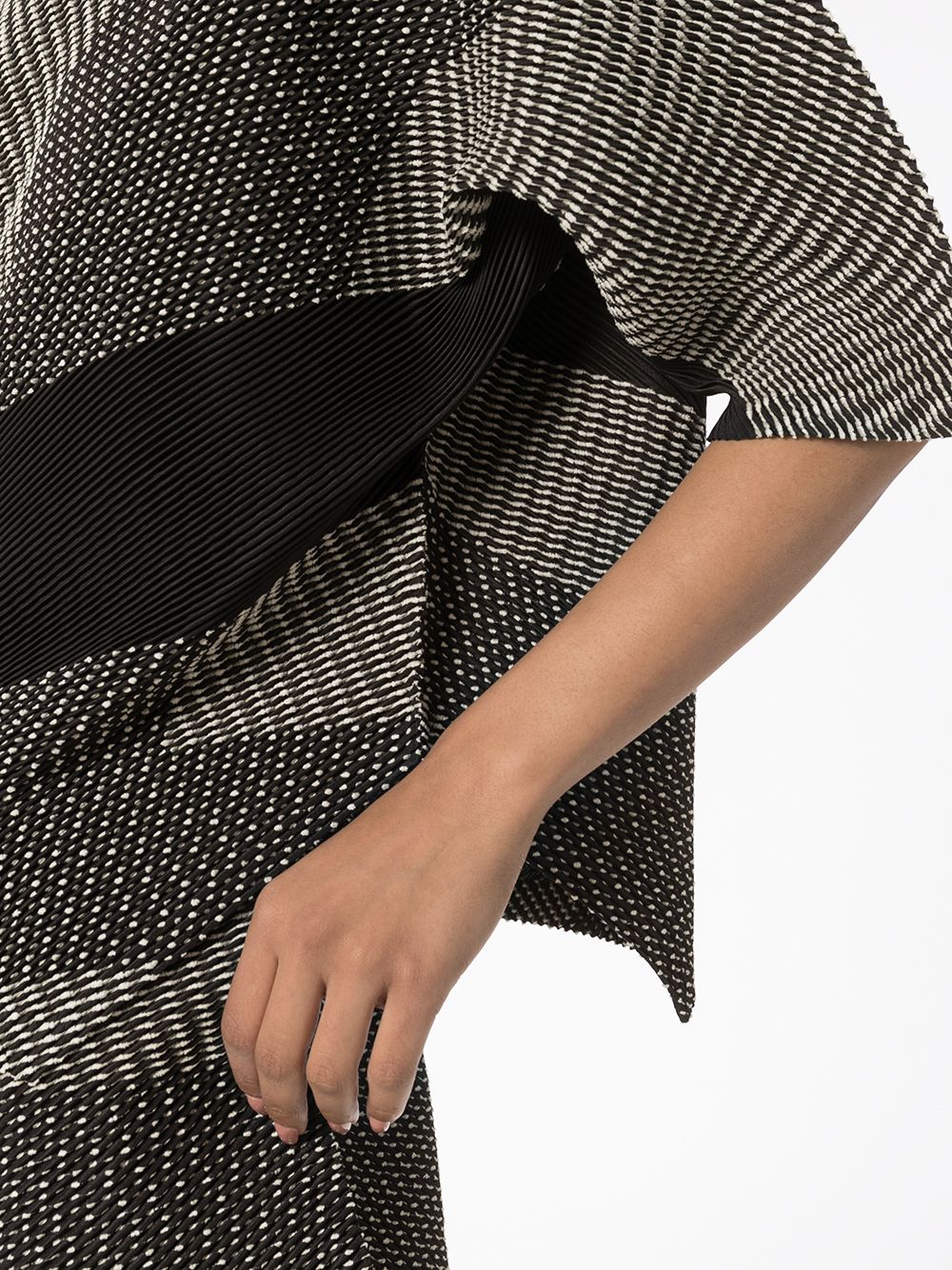 фото Issey miyake топ из джерси с круглым вырезом и принтом