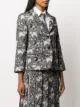 Thom Browne جاكيت قصير جاكار بأكتاف ضيقة