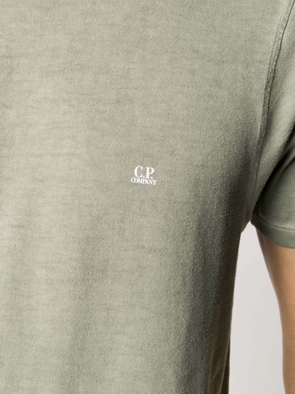 фото Cp company футболка с выцветшим эффектом и логотипом