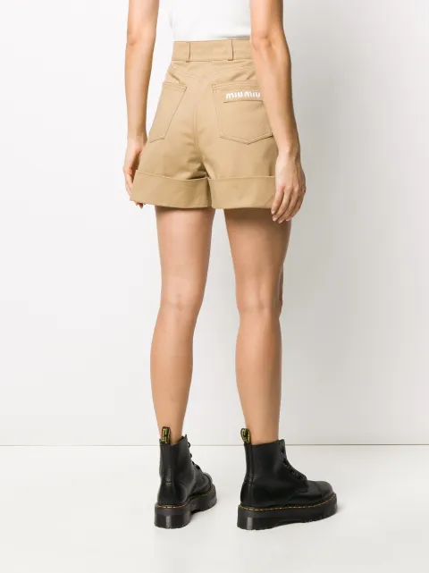 Фиолетовые шорты бермуды. Шорты miu miu. Шорты miu miu. Miu miu шорты. Miu miu юбка серая.