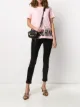 الصورة 2 من Moschino تيشيرت بشعار الماركة
