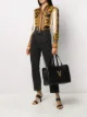 الصورة 2 من Versace حقيبة كتف مزينة