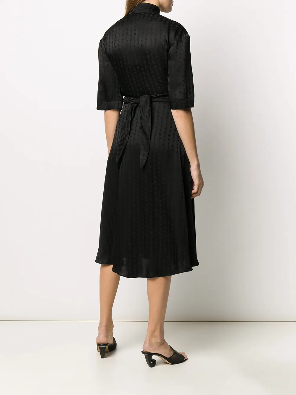 фото Off-white платье с вышитым логотипом и запахом