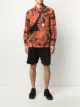 الصورة 2 من McQ Alexander McQueen شورت رياضي بخطوط وشعار الماركة