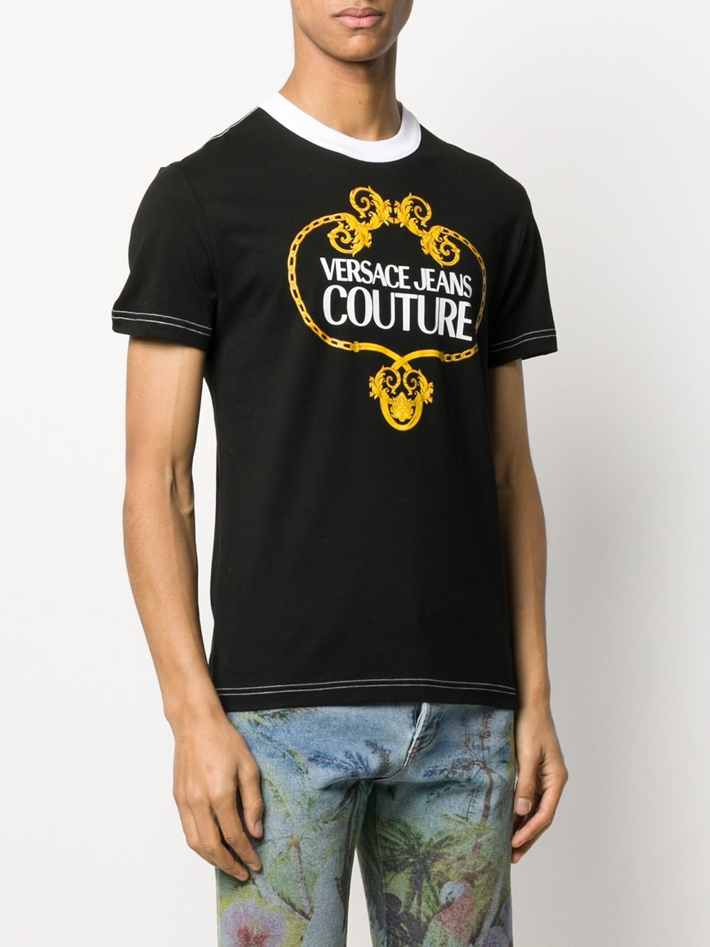 фото Versace jeans couture футболка с принтом logo baroque