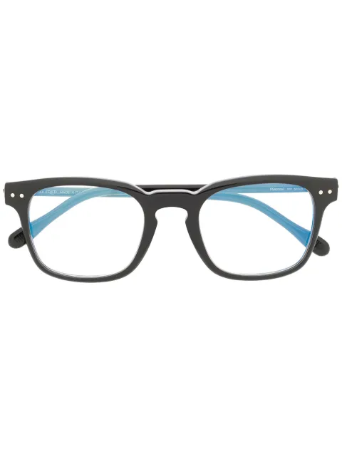 Fred lentes con brazos en contraste