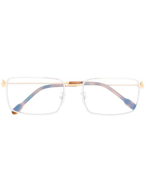 Fred lentes con brazos en contraste