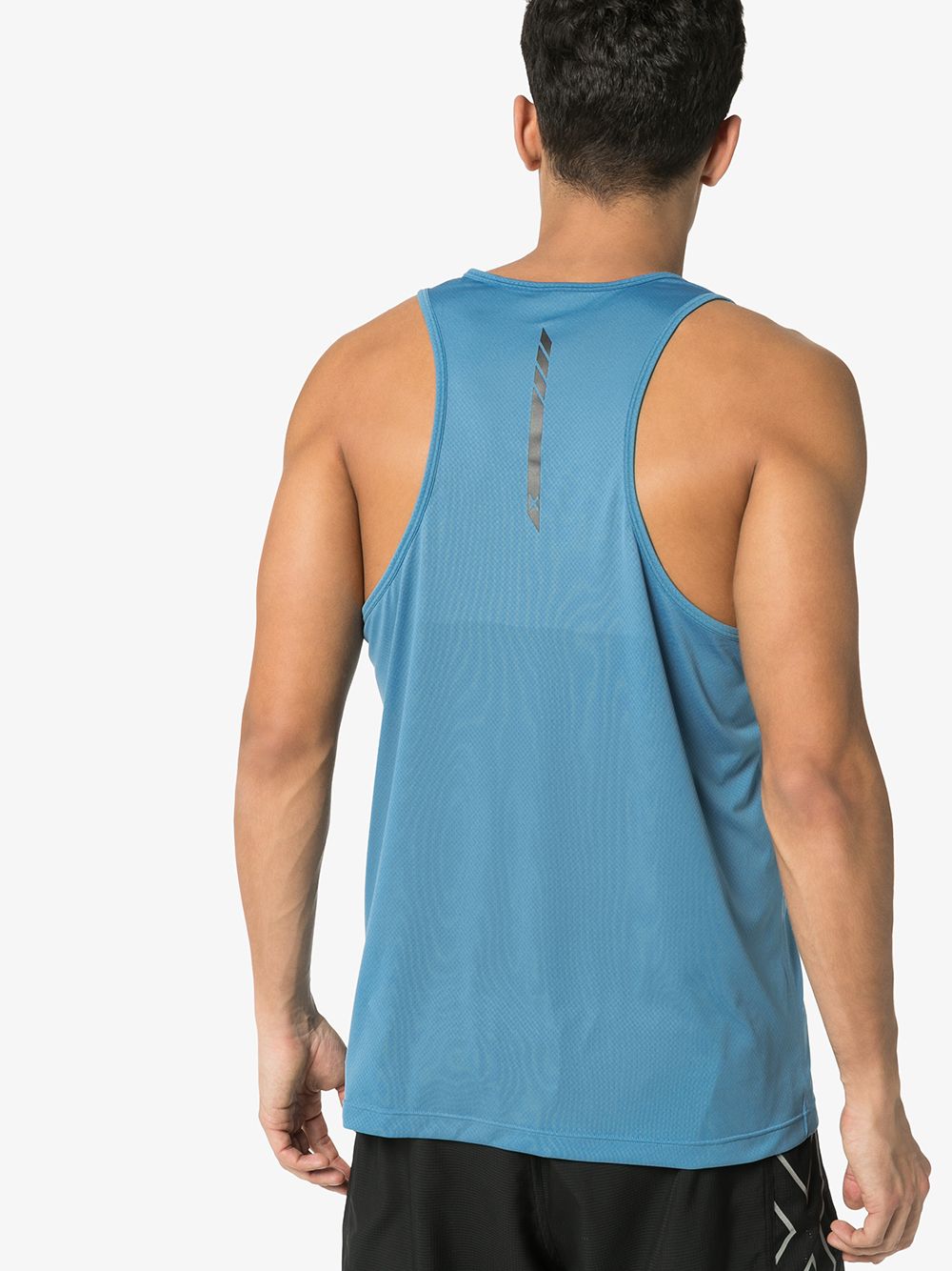 фото 2xu ghst running vest