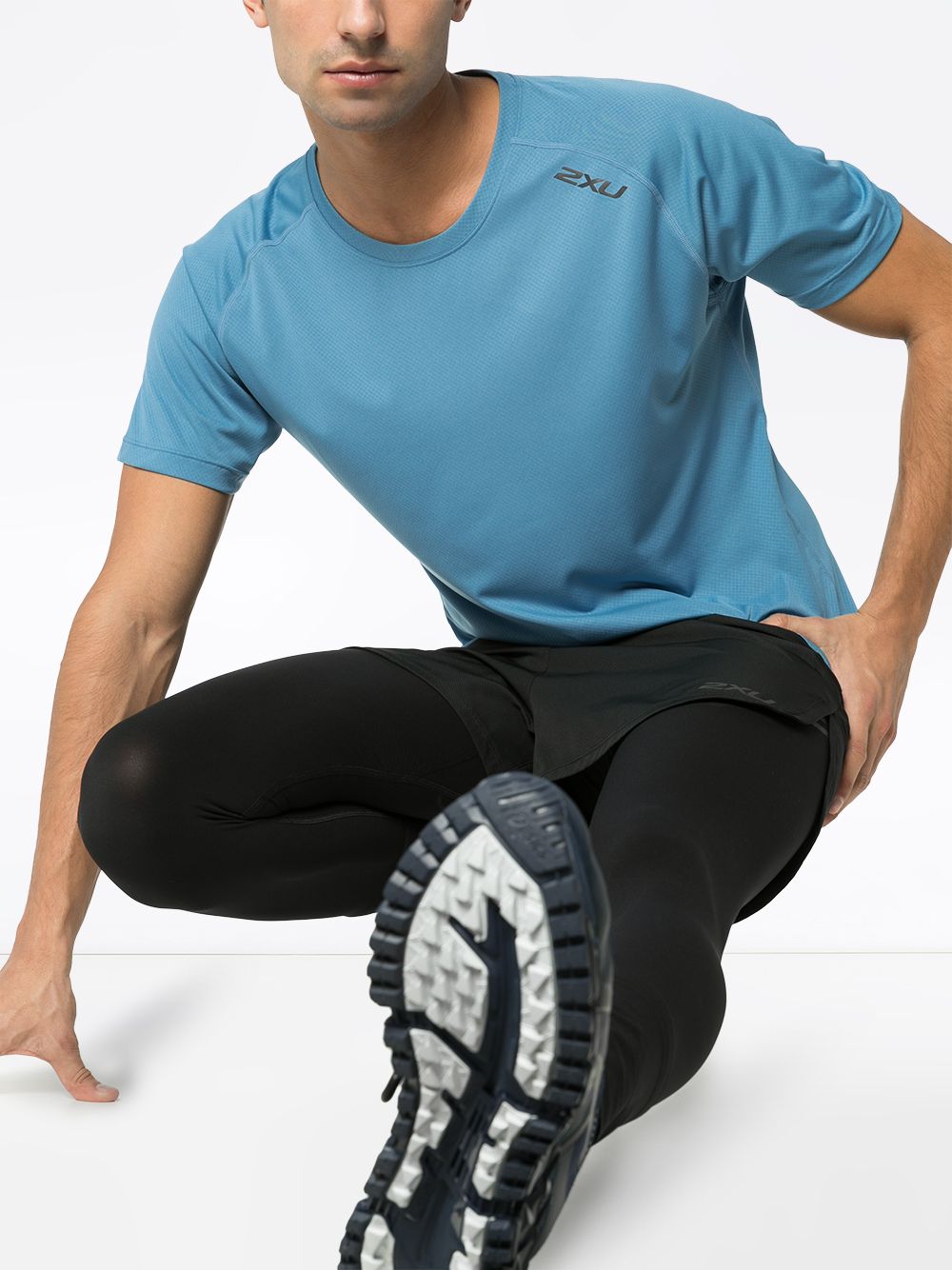 фото 2xu blue ghost run reflective t-shirt