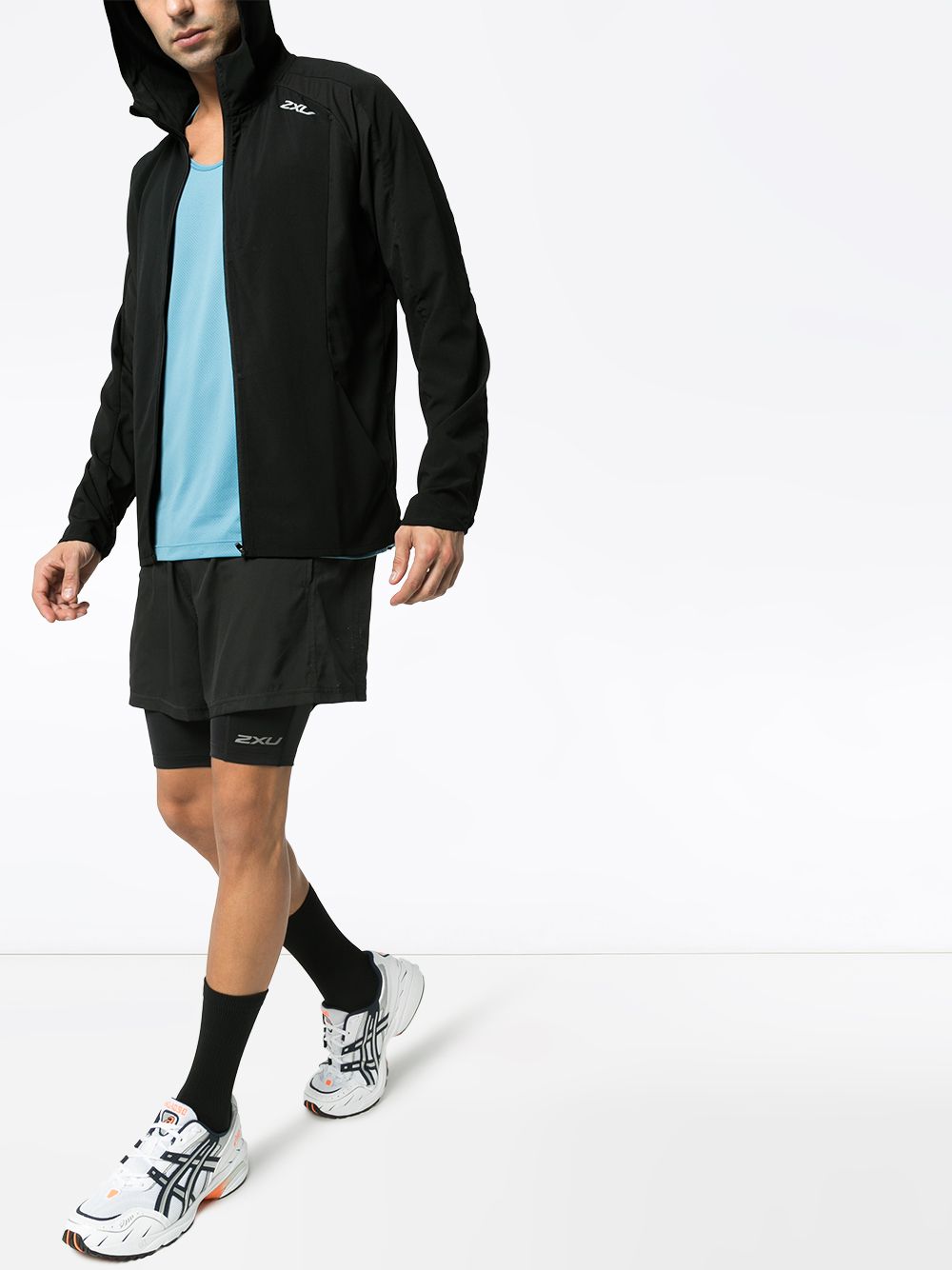 фото 2xu black xvent run jacket