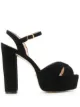 الصورة 1 من Stuart Weitzman صندل بنعل بلاتفورم