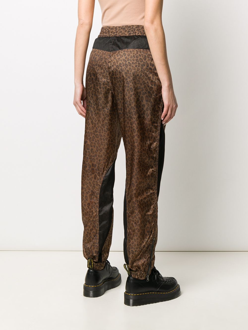 фото R13 зауженные брюки с леопардовым принтом