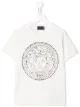 الصورة 1 من Young Versace تيشيرت مرصع بشعار الماركة ورأس ميدوسا