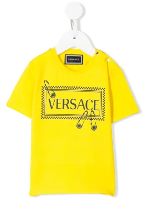 Young Versace تيشيرت بشعار ودبوس