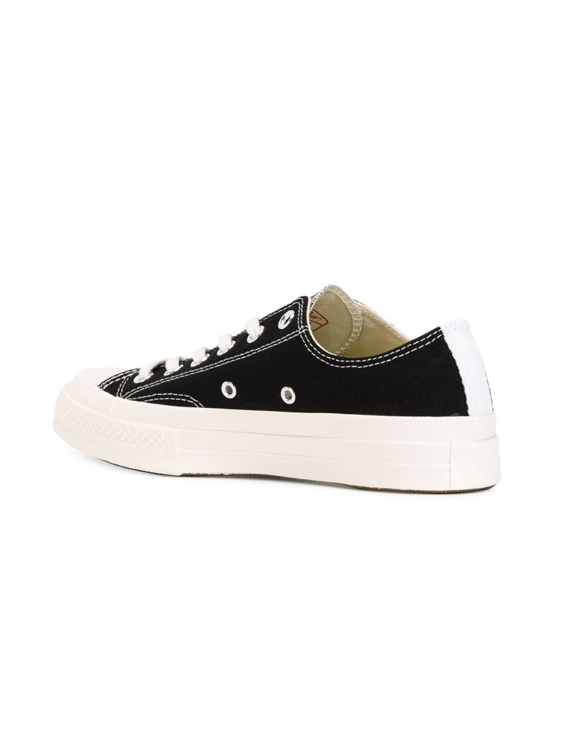 Shop Comme Des Garçons Play Sneakers Mit Herz-print In Black