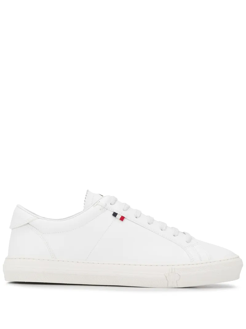 Moncler – striped detail low-top sneakers – men – Leather/Polyester/Rubber – 41, 41.5, 42.5, 43.5, 44, 44.5, 42, 43, 45, 40 – White
