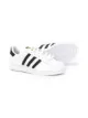الصورة 2 من adidas Kids حذاء رياضي بدون رقبة 'سوبر ستار'