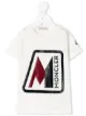 الصورة 1 من Moncler Kids تيشيرت بطبعة شعار وأزرار جانبية