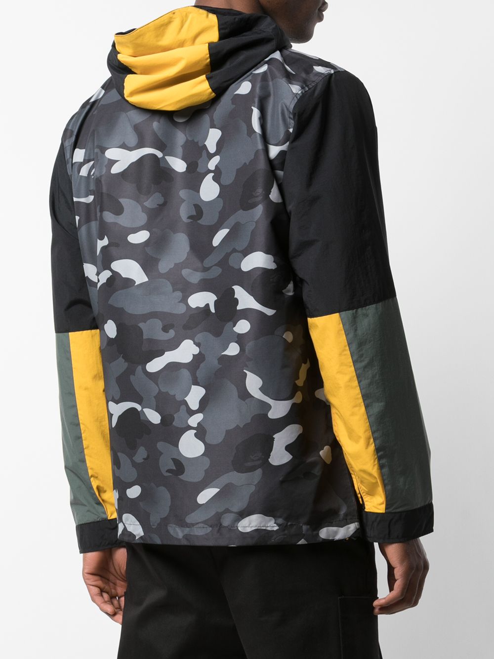 фото Bape куртка gradation camo с капюшоном