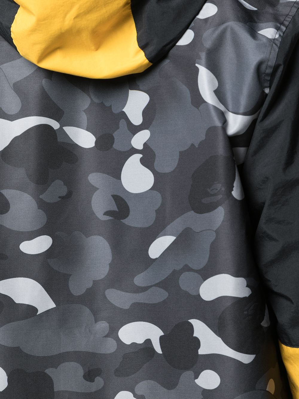 фото Bape куртка gradation camo с капюшоном