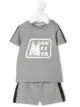 الصورة 1 من Moncler Kids طقم مكون من تيشيرت وشورت