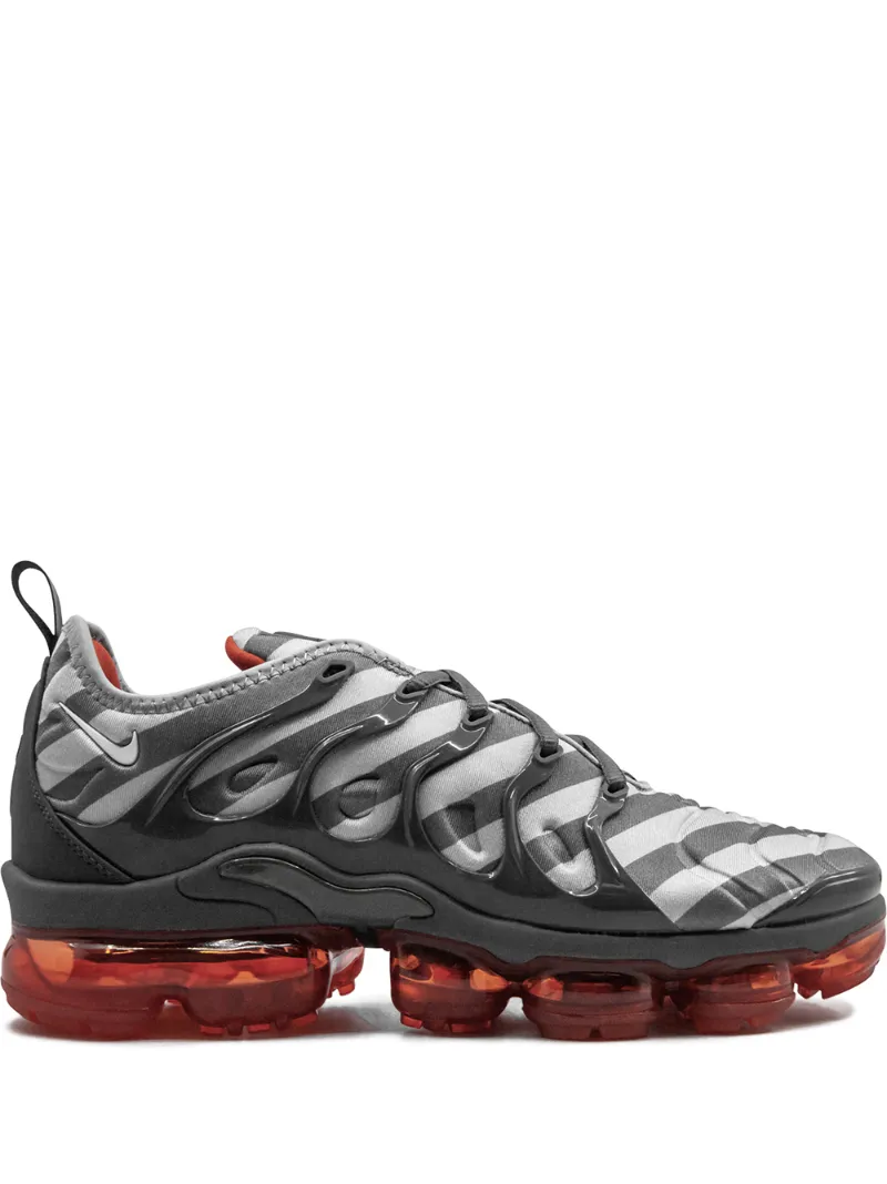 Nike Air Vapormax Plus Sneakers In Grey