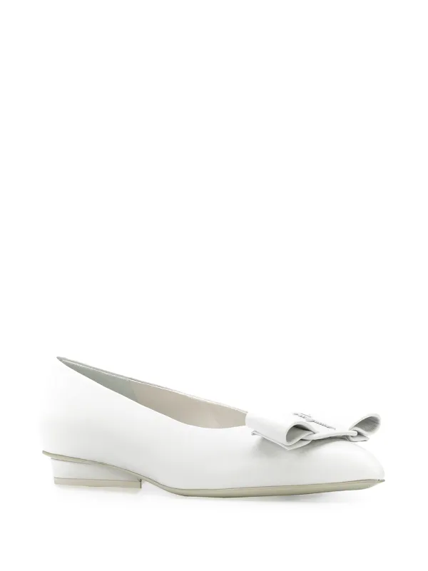 Salvatore Ferragamo VIVA ホワイト 6.5サイズ Salvatore Ferragamo VIVA ホワイト 6.5サイズ - メルカリ