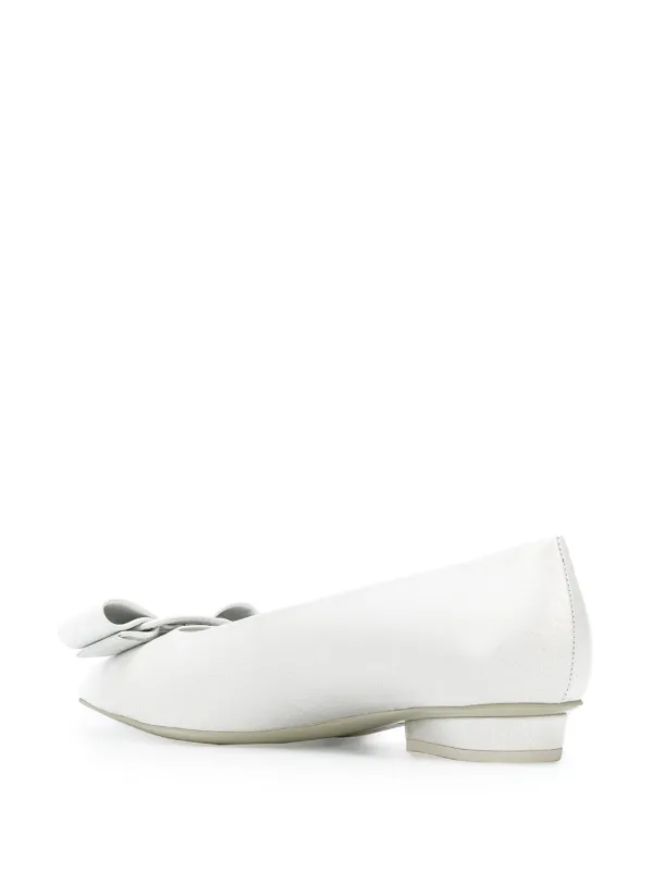 フラットシューズ Ferragamo BALLERINA VIVA Ferragamo Viva Ballerina Shoes | White | FARFETCH