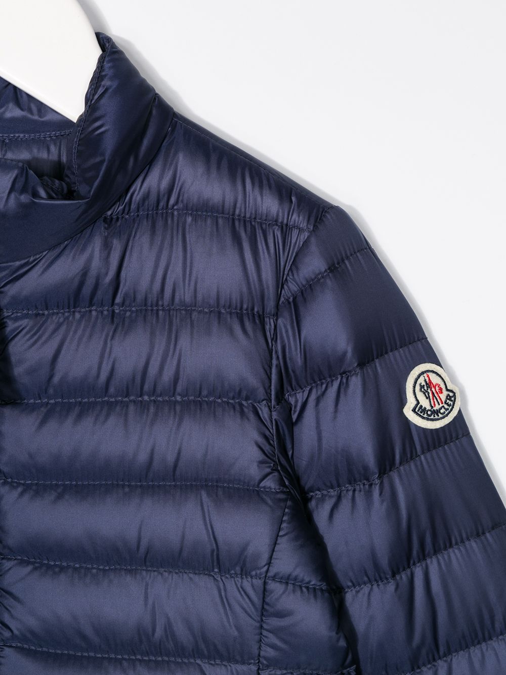 фото Moncler enfant пуховик с нашивкой-логотипом