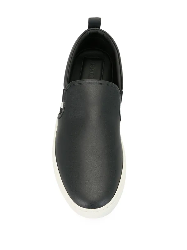black trainers slip on