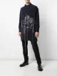 الصورة 2 من Yohji Yamamoto قميص مطرز بياقة صينية