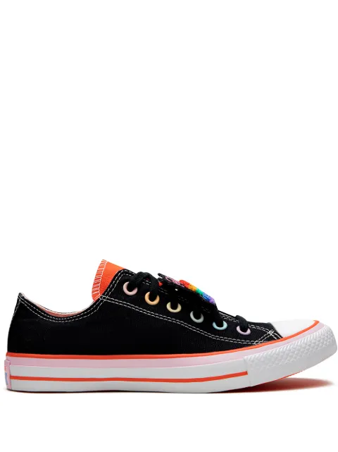 Converse tenis con detalle de arcoíris