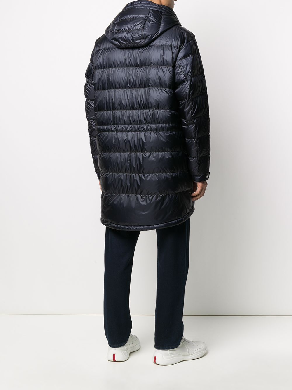 фото Moncler длинный пуховик