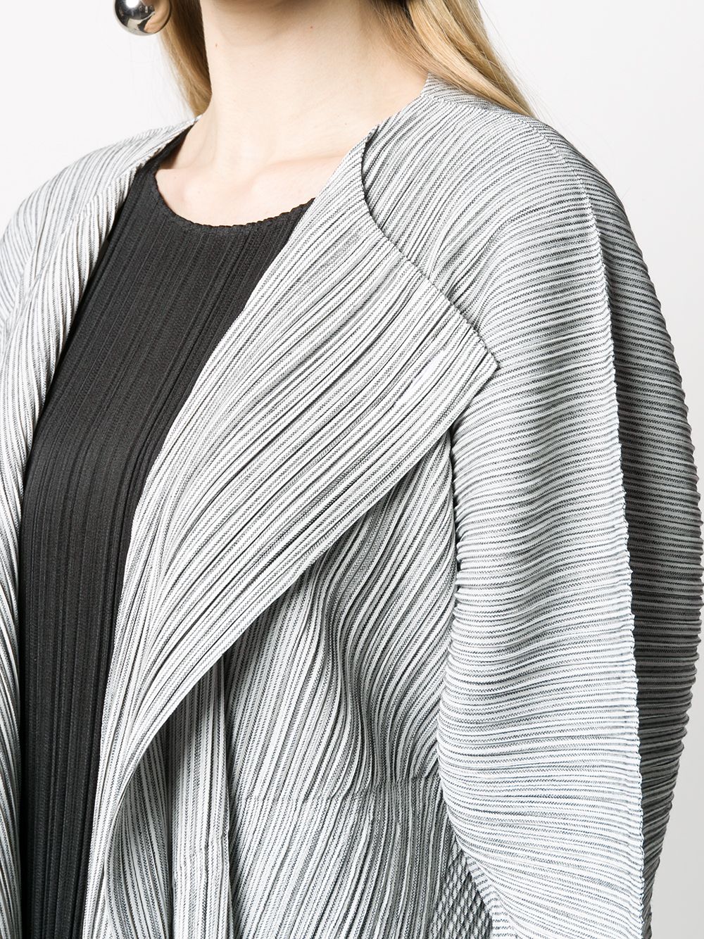 фото Pleats please issey miyake плиссированное пальто с запахом